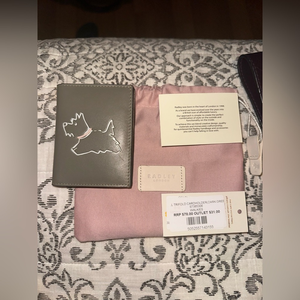 Brand New Radley London small trifold cardholder